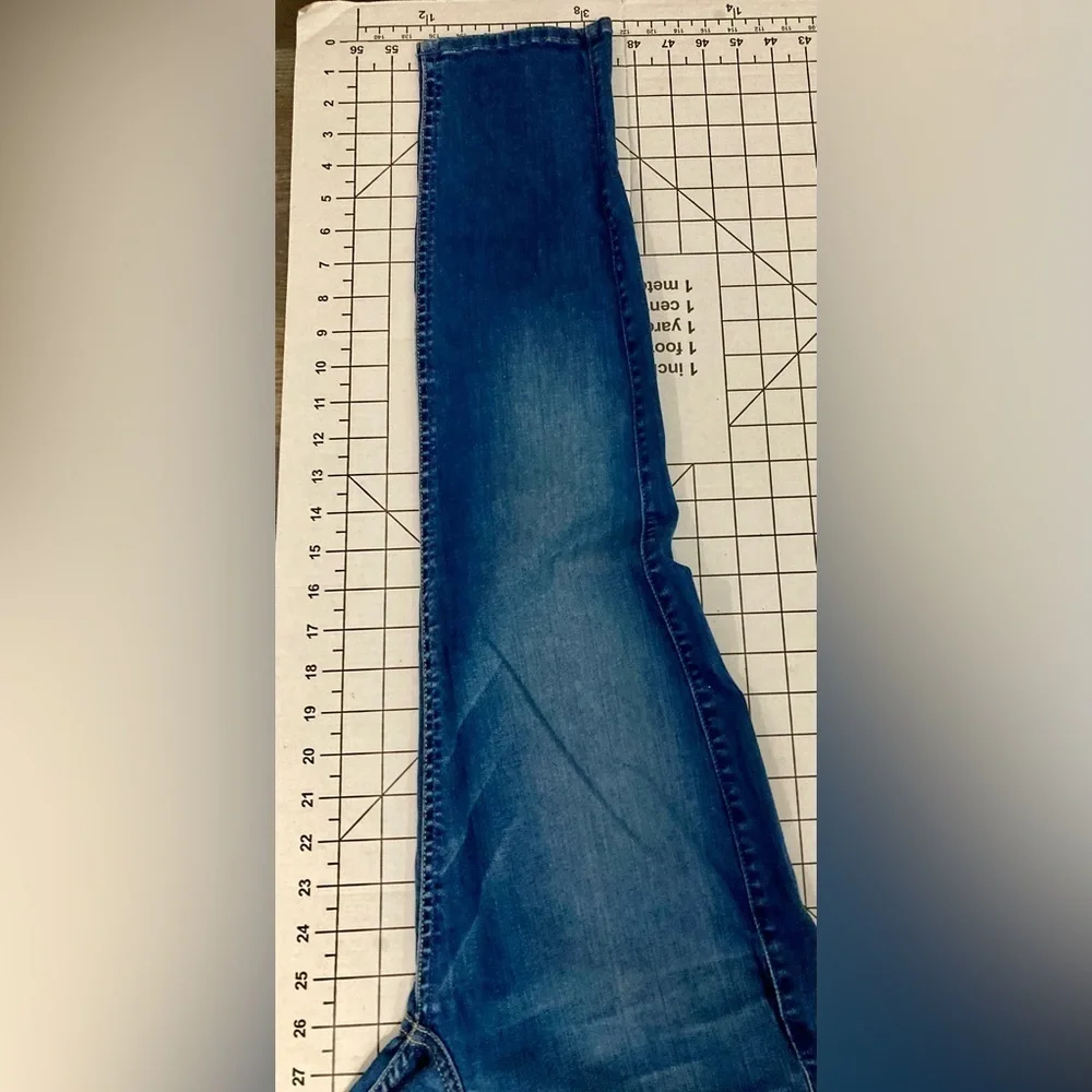 7‎ For All Mankind Women’s Size 27 Blue Kimmie Crop Jeans